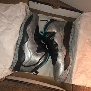 🚫NO LONGER AVAILABLE🚫
Air Jordan 10 Retr 30th “Lady Liberty” 9.5 W/ Box